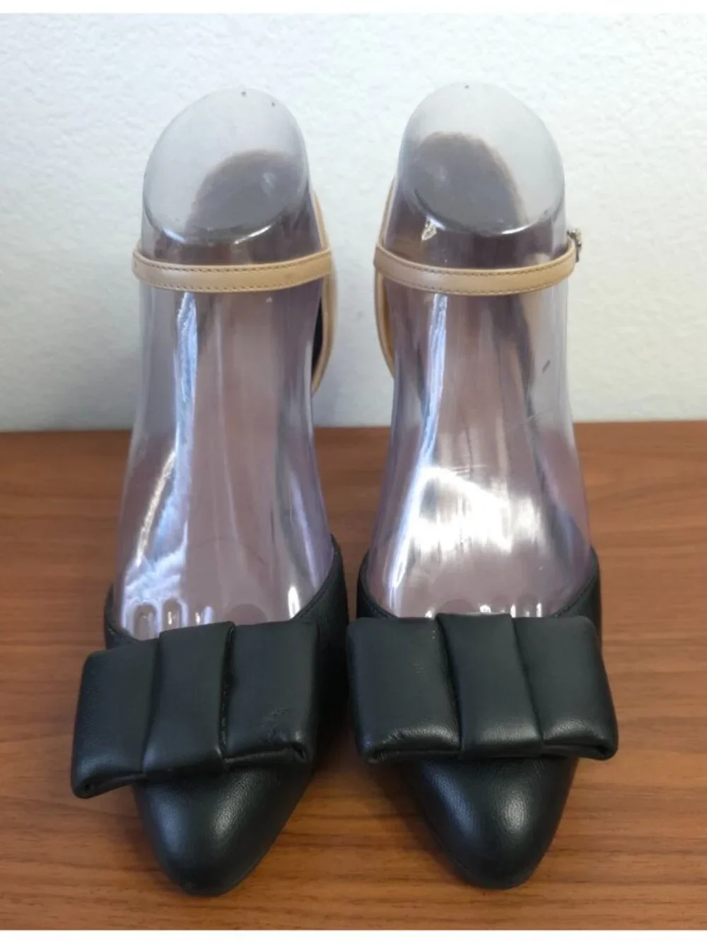 MARNI Two-Tone Black & Beige Leather Heels w/ Bow Detail Sz 36.5 - Made In Italy
